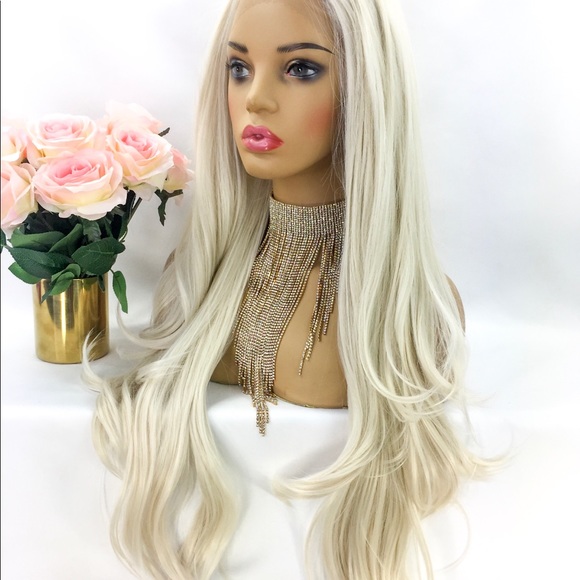 Della | Lace Front Wig - Picture 2 of 8